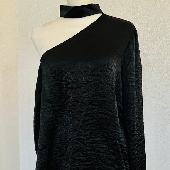 Willow & Clay Tops - NWT Willow & Clay One Shoulder Long Sleeve Black Crinkle Satin Collar Blouse Top